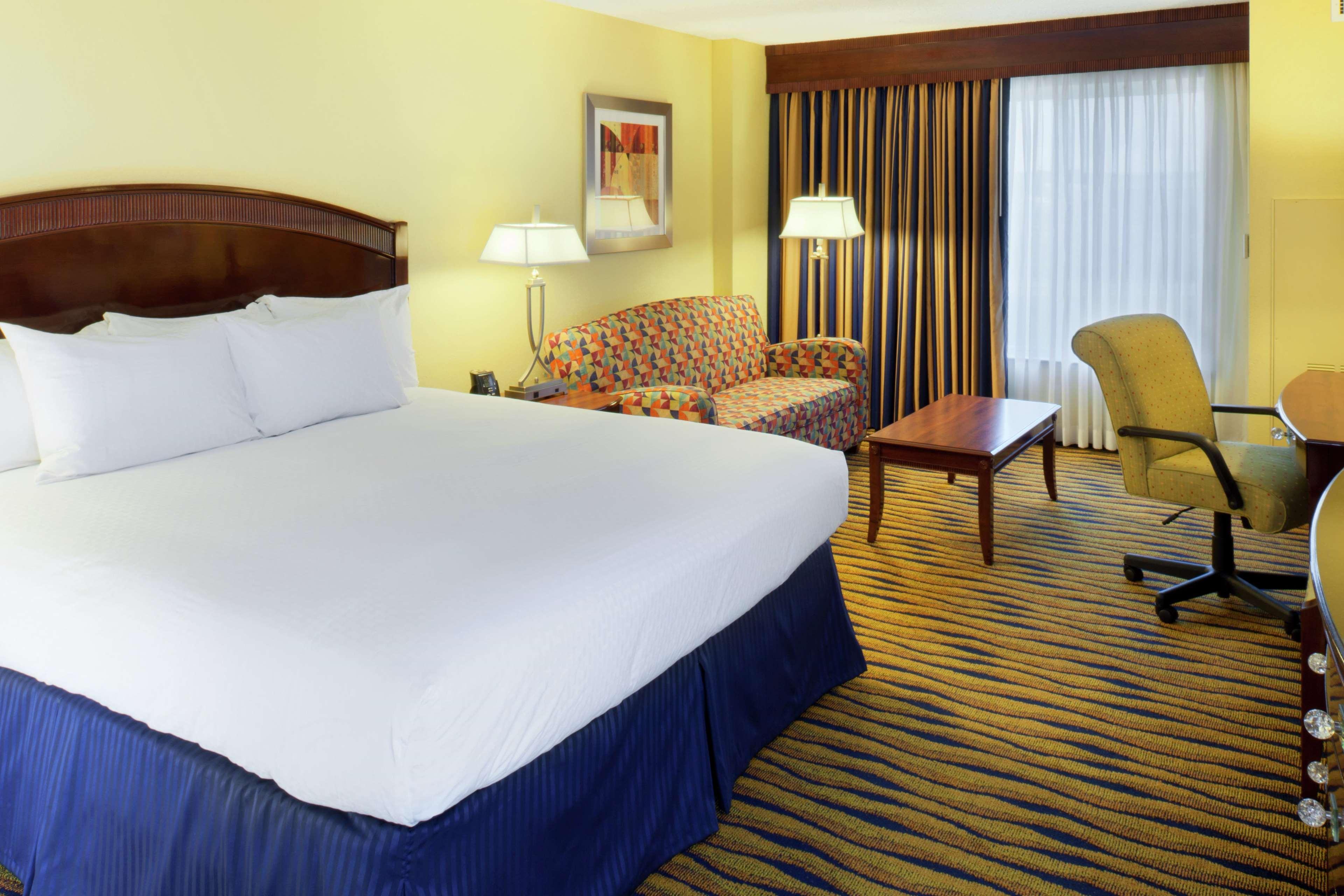 Doubletree By Hilton Greensboro Phòng bức ảnh