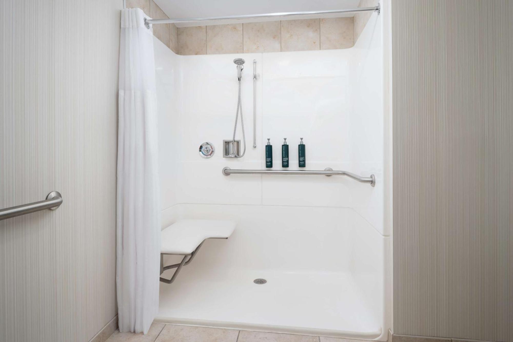 Doubletree By Hilton Greensboro Ngoại thất bức ảnh